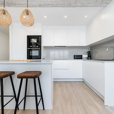 Modern San Pascual Apartment