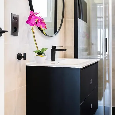 Modern San Pascual Apartment *